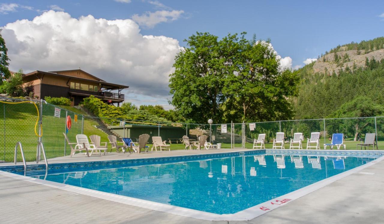 St Andrews By The Lake Golf Resort Kaleden Экстерьер фото