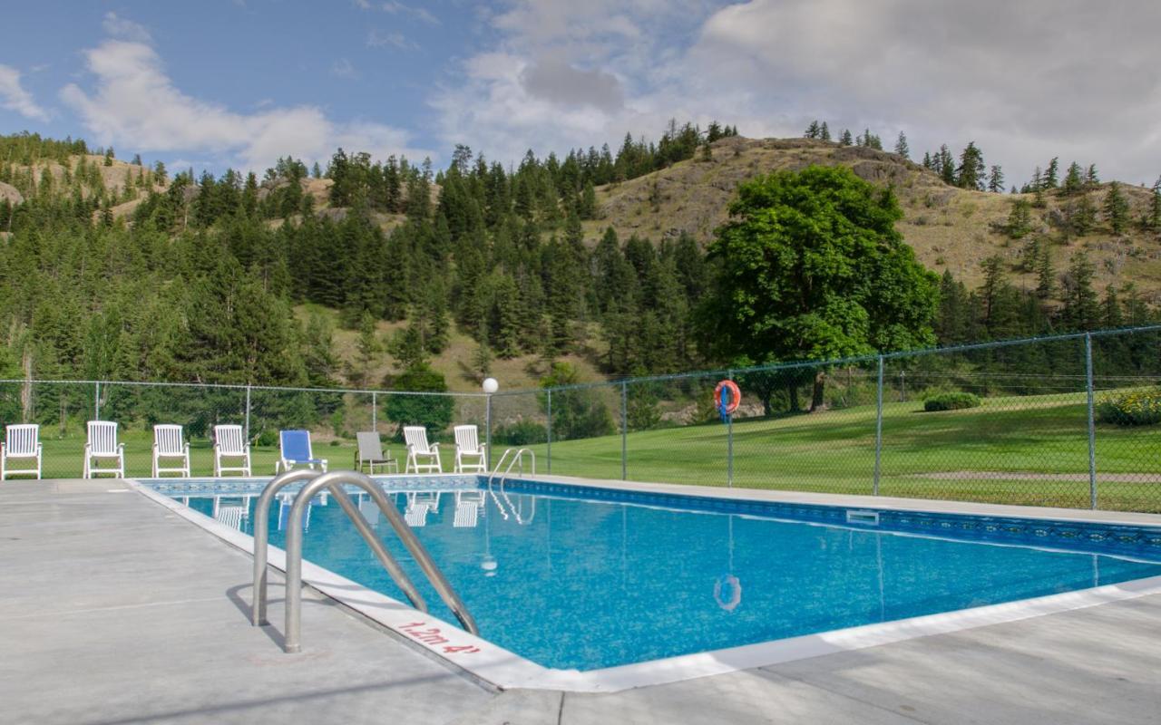 St Andrews By The Lake Golf Resort Kaleden Экстерьер фото